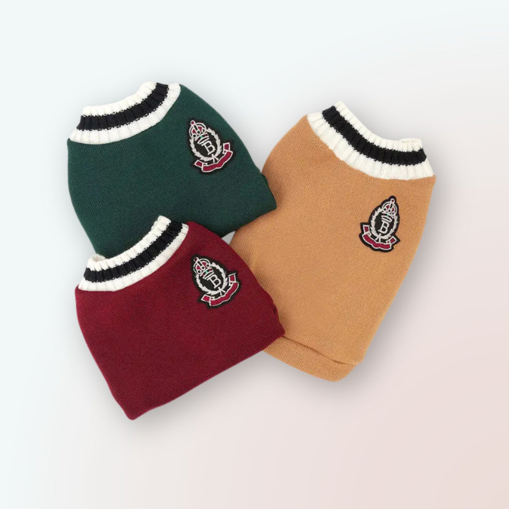 Warm & Schick durch den Winter: Unsere Gestrickte Winterweste für Haustiere im Akademischen Stil