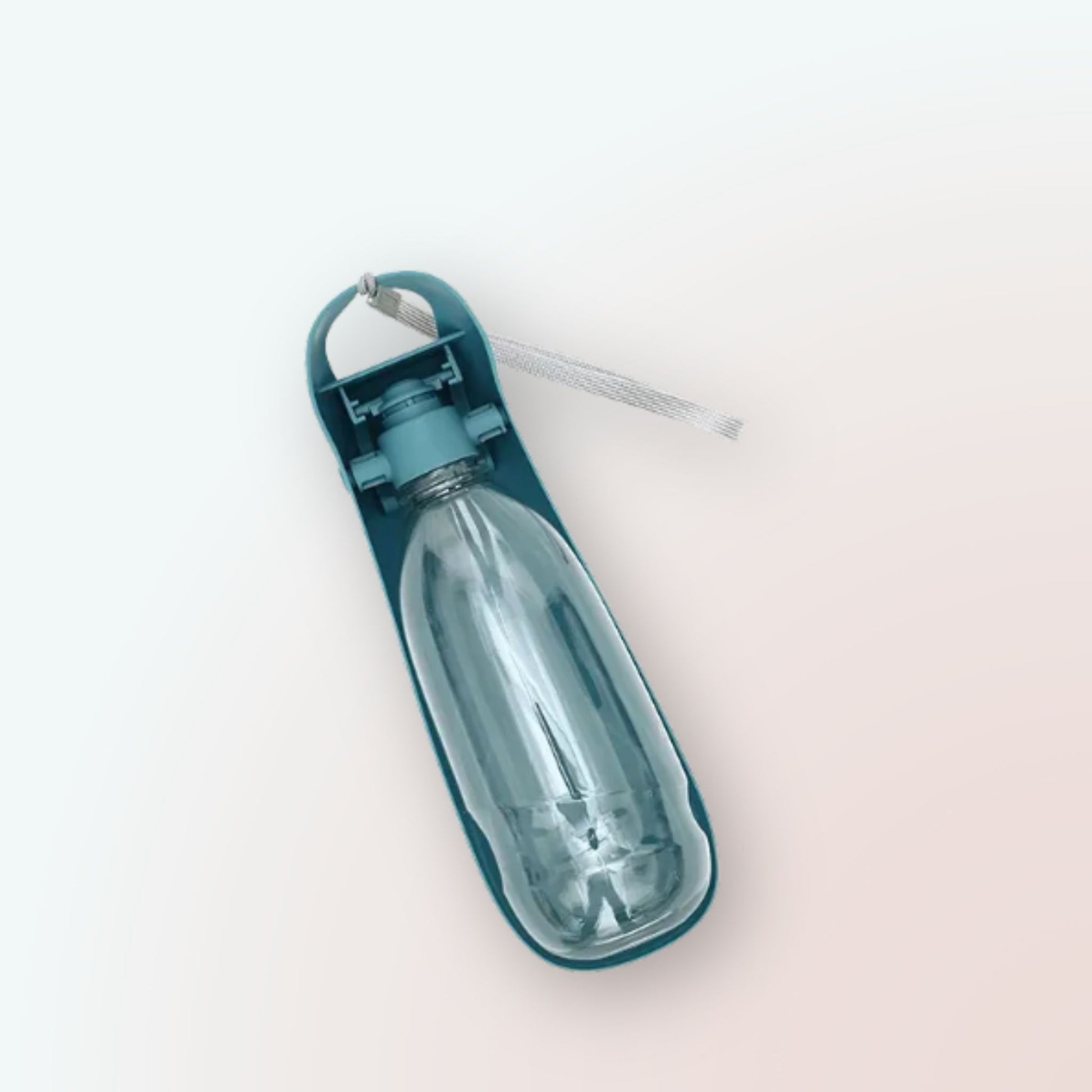 Hydration Unterwegs: Die Portable Hunde-Trinkflasche mit Futterspender!