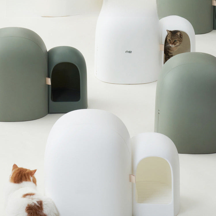 Geschlossene grosse Katzentoilette mit Geruchskontrolle