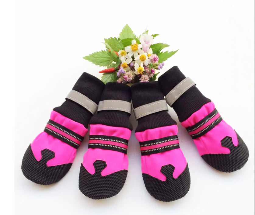 Sicher & Warm im Winter: Unsere Rutschfesten Herbst- & Winter-Gehschuhe für Hunde